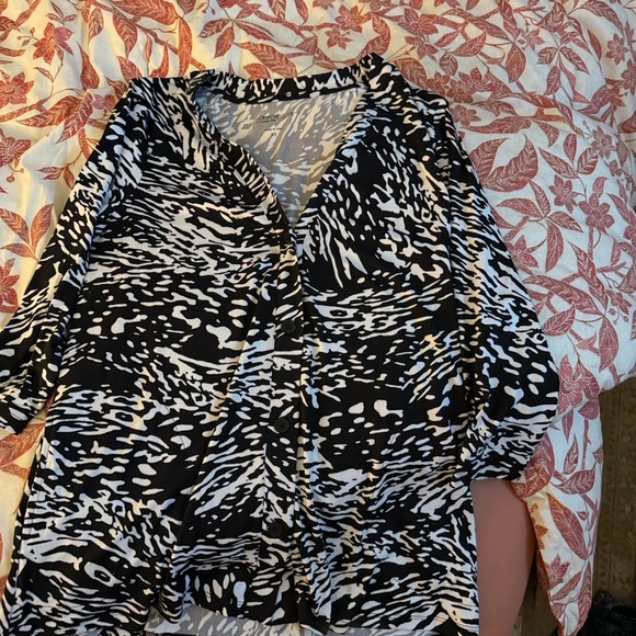 Comfort Code Black and White Patterned Blouse - Picture 1 of 3